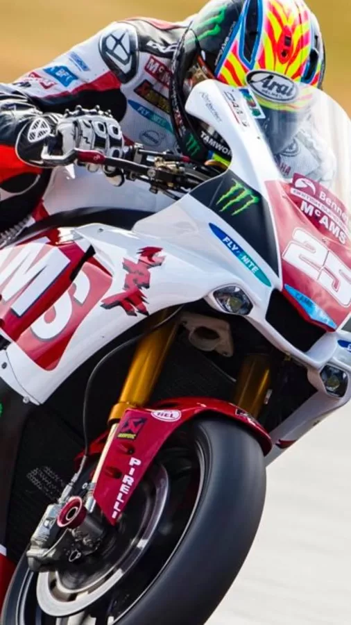 Yamaha R1 на армированных тормозных шлангах HEL