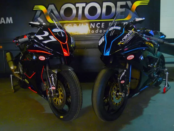 BMW S1000 RR на армированных тормозных шлангах HEL